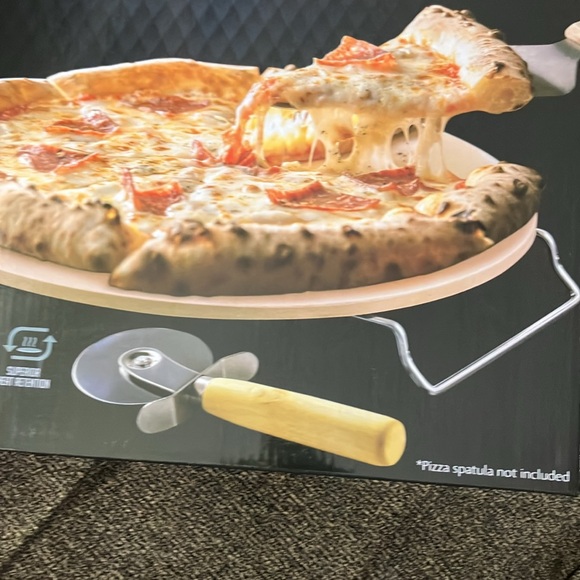 Brand new in box 13 inch round pizza stone - Picture 3 of 4